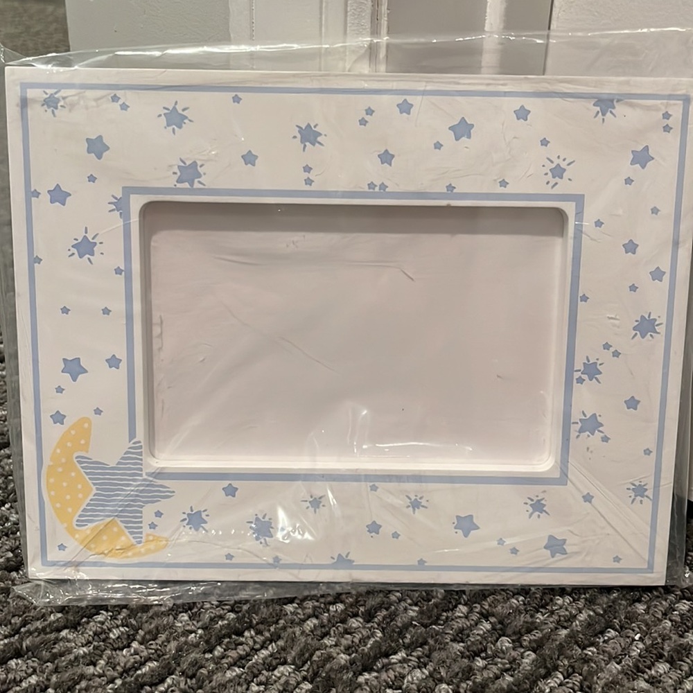 4x6 picture frame. Light blue and yellow, stars and moon - Picture 2 of 2